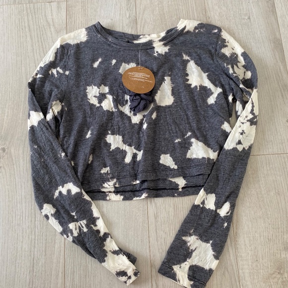 Long Sleeve Tie-Dye Cropped T-Shirt - Picture 5 of 9